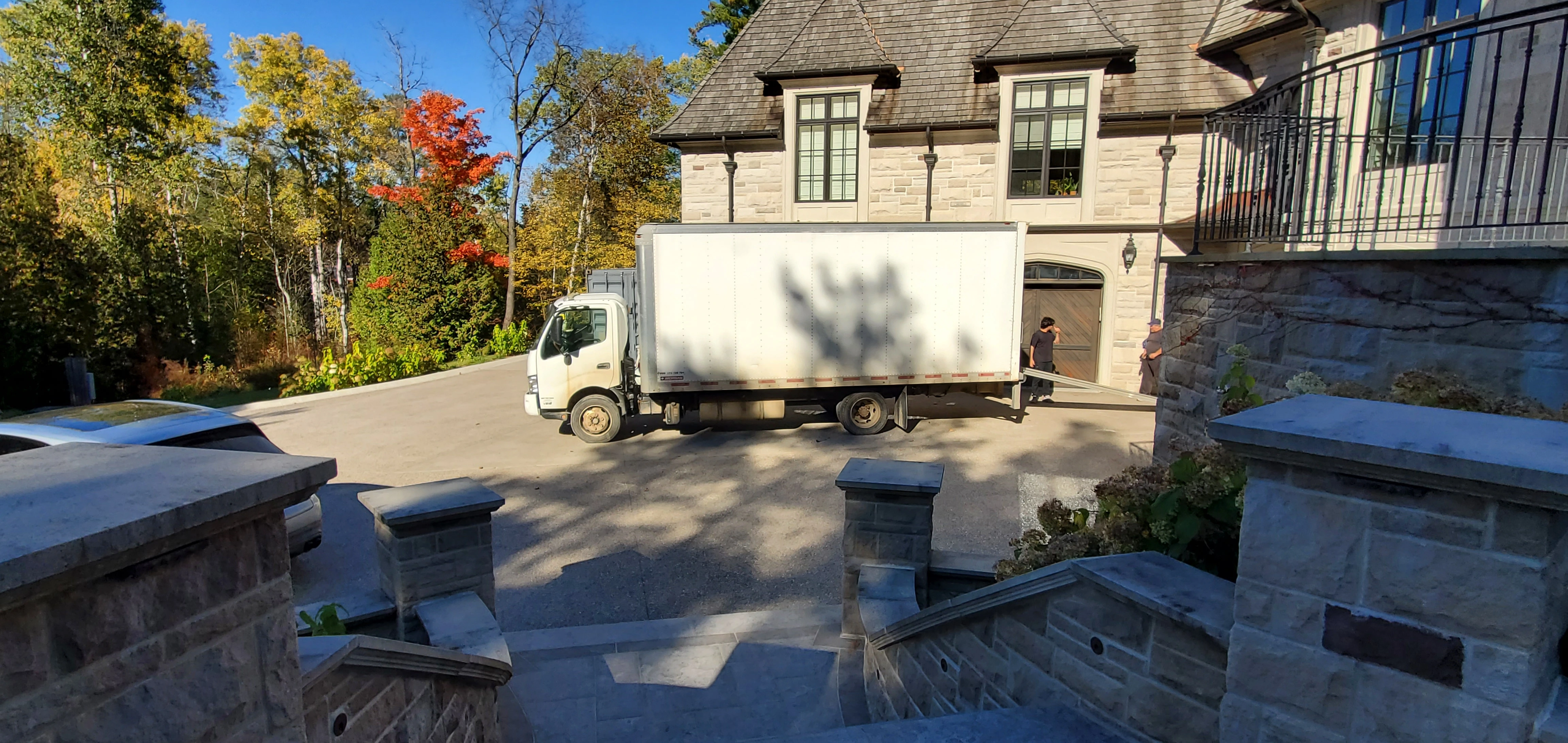 ChuckChuck Movers truck loading